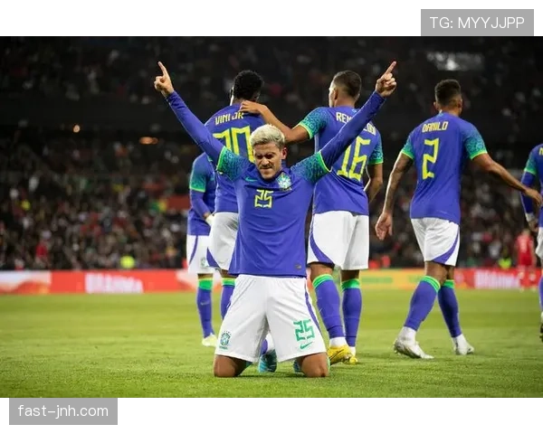 卡塞米罗与弗雷德如何通过分散与集中转换重塑中场控制